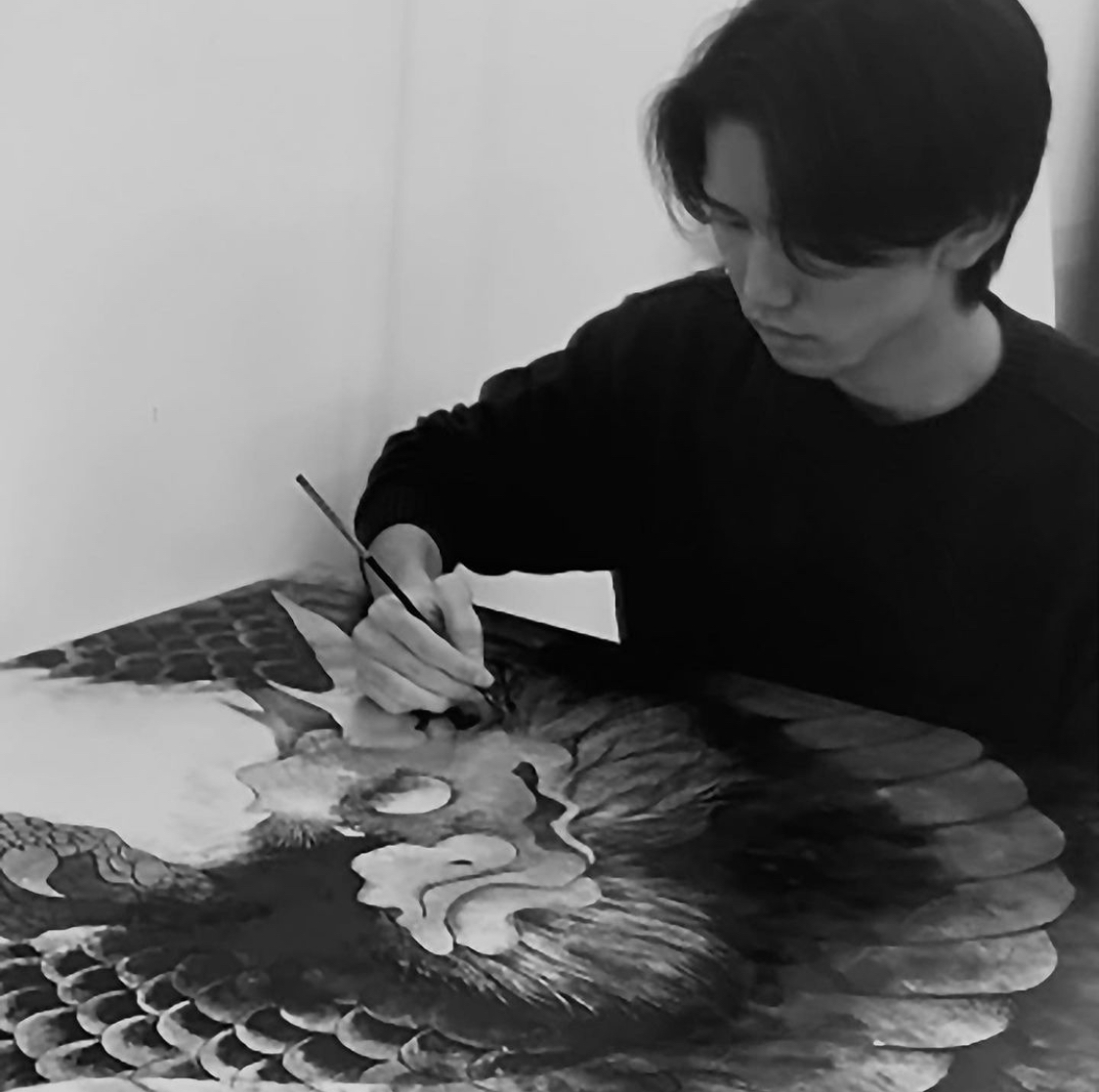 畑山輝太 絵を描いている写真